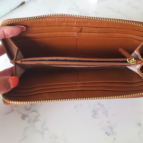 Michael KORS Wallet - Picture 2 of 4